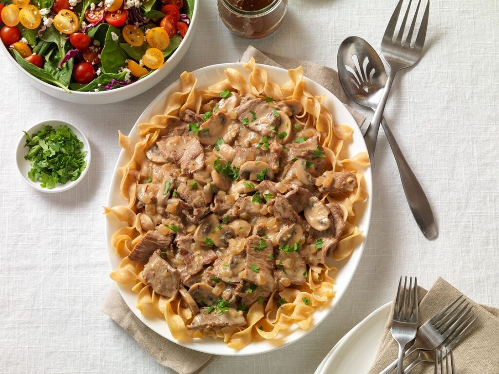 “Craving something cozy?
This Slow Cooker Beef Stroganoff delivers melt-in-your-mouth beef, a rich creamy sauce, and effortless all-day flavor.
Just set it, forget it, and come home to pure comfort!”